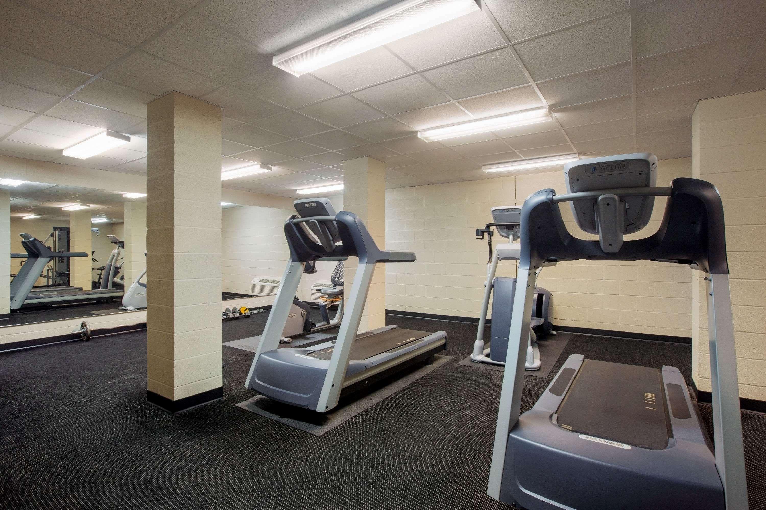 Travelodge By Wyndham Livonia Экстерьер фото