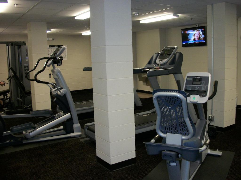 Travelodge By Wyndham Livonia Экстерьер фото